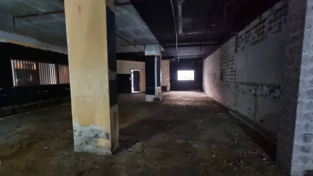 For RentRetail SpaceSukhumvit, Asoke, Thonglor : Phrom Phong for rent, space to open a shop and sell things, good location, can do any legal business. There are many Japanese people. There is a Japanese supermarket.