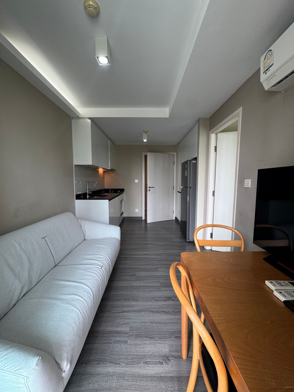 ขายคอนโดสุขุมวิท อโศก ทองหล่อ : (Maestro 39) ขายขาดทุนเกือบล้าน! Hot! Deal for Sale 3.6 Million Baht I Pet Friendly I 6% Rental Yield! I 1 BR 30 Sq.m. (No Co-Agent)