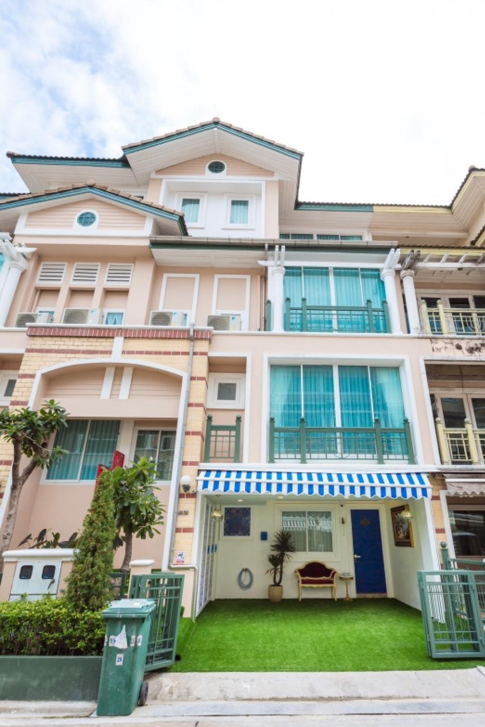 ให้เช่าทาวน์โฮมเกษตร นวมินทร์ ลาดปลาเค้า : ให้เช่าทาวน์โฮมหรู 3 ชั้นเนื้อที่ 40 ตร.ว พื้นที่ใช้สอย 210 ตร.ม 4ห้องนอน 5ห้องน้ำ เฟอร์ครบ ถนนเลียบทางด่วนใกล้เซ้นทรัล ราคาเช่า 89,000 บ/ด