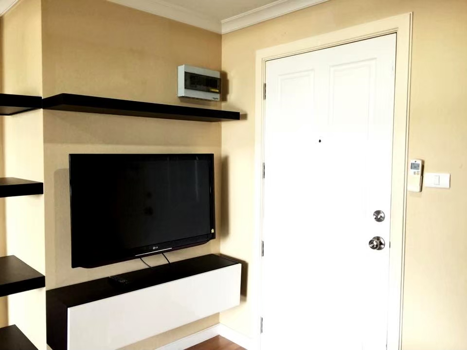 ให้เช่าคอนโดพระราม 9 เพชรบุรีตัดใหม่ RCA : ลุมพินี เพลส พระราม 9 🚋 MRT พระราม 9 / ขนาด 34 ตร.ม.  กั้นห้องนอน ราคาดีมาก✨