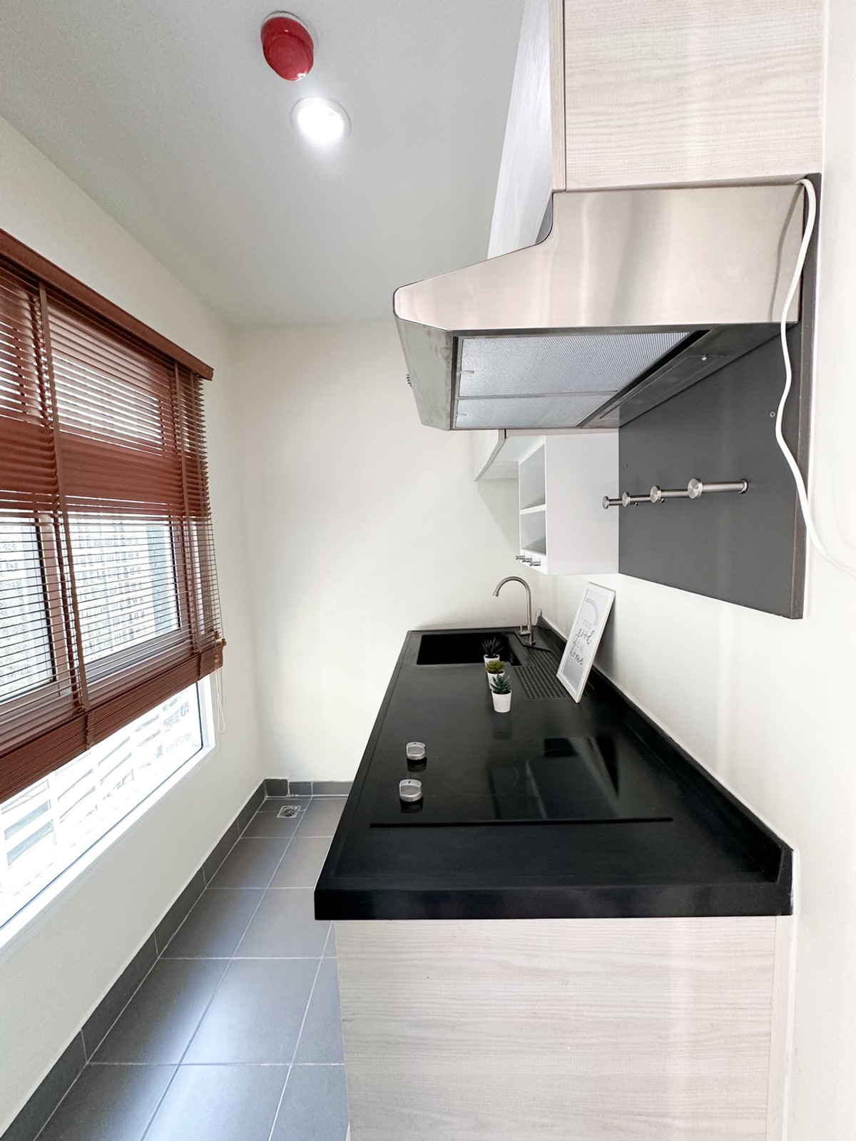 For SaleCondoBang Sue, Wong Sawang, Tao Pun : 🌟Urgent sale, special price, negotiable Regent Home 27 Bangson, newly renovated condo, in front of Bang Son BTS station, shuttle service available, fully furnished, 2 air conditioners, cool and refreshing🌟Ready to move in, good location, near Bang Son MRT