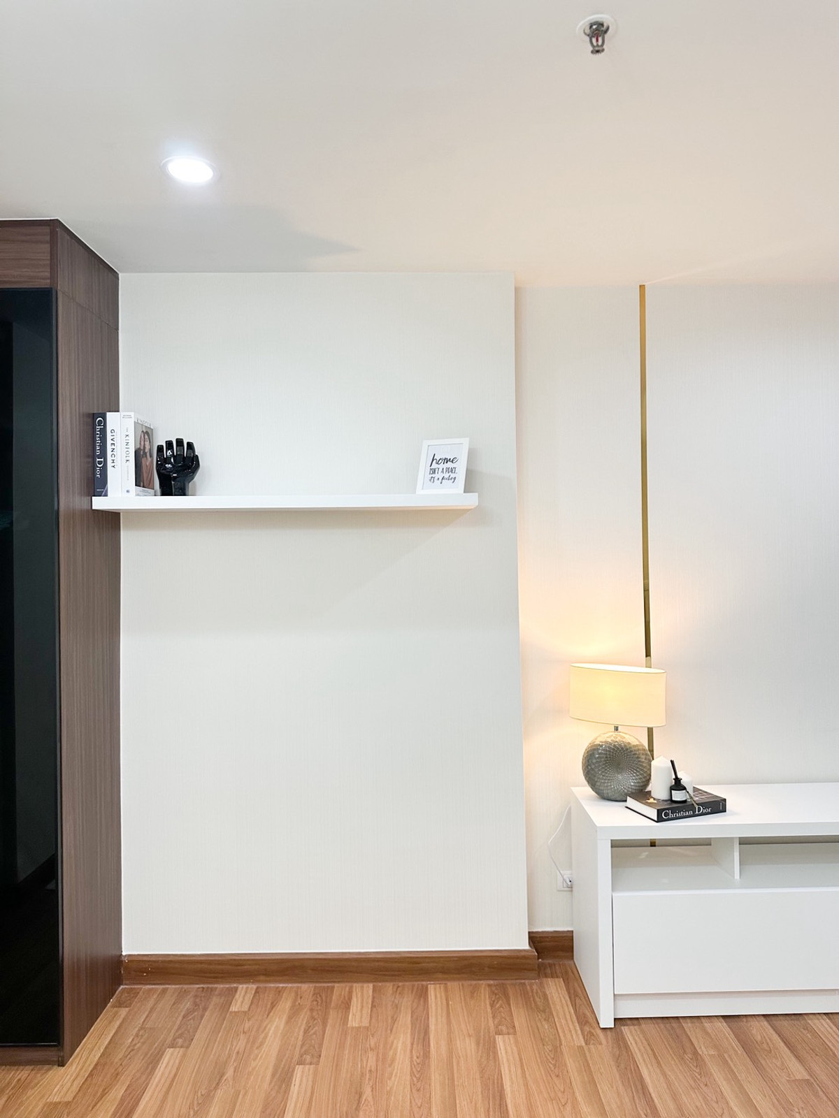 For SaleCondoBang Sue, Wong Sawang, Tao Pun : 🌟Urgent sale, special price, negotiable Regent Home 27 Bangson, newly renovated condo, in front of Bang Son BTS station, shuttle service available, fully furnished, 2 air conditioners, cool and refreshing🌟Ready to move in, good location, near Bang Son MRT