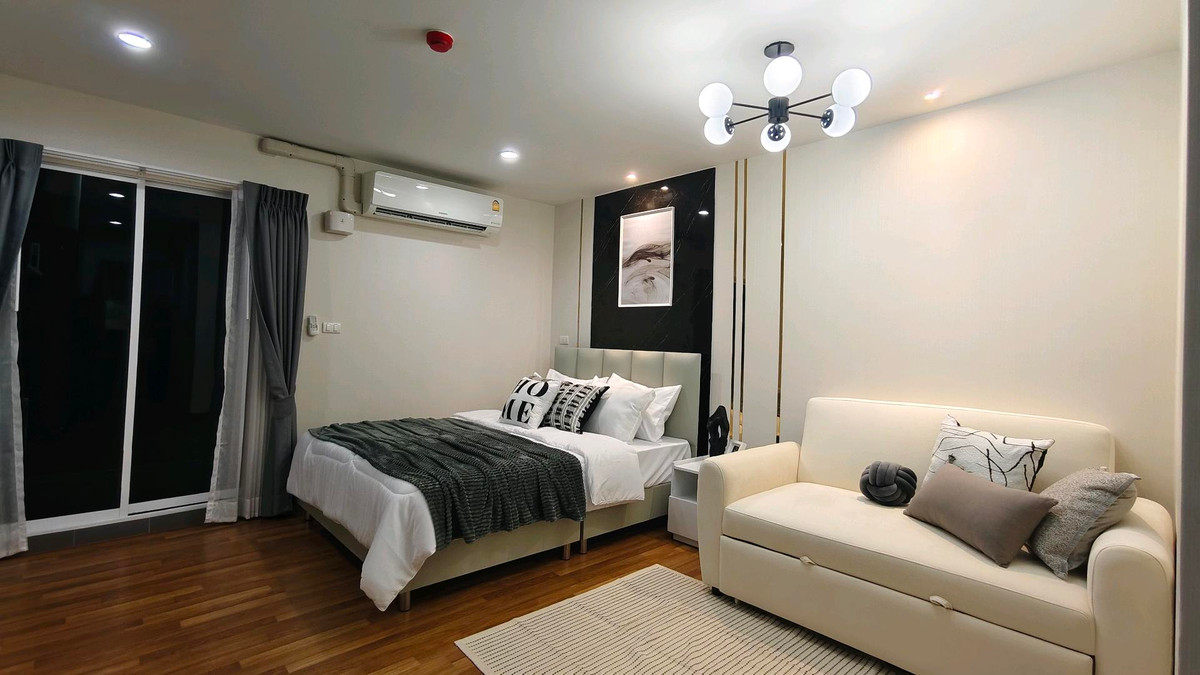 For SaleCondoBang Sue, Wong Sawang, Tao Pun : 🌟Urgent sale, special price, negotiable Regent Home 27 Bangson, newly renovated condo, in front of Bang Son BTS station, shuttle service available, fully furnished, 2 air conditioners, cool and refreshing🌟Ready to move in, good location, near Bang Son MRT
