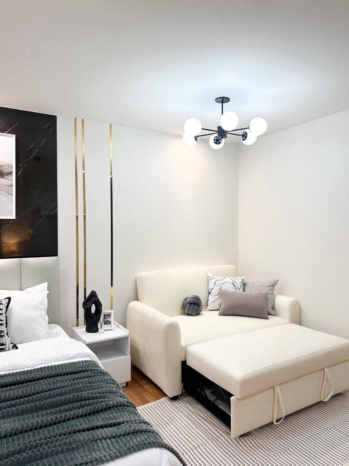 For SaleCondoBang Sue, Wong Sawang, Tao Pun : 🌟Urgent sale, special price, negotiable Regent Home 27 Bangson, newly renovated condo, in front of Bang Son BTS station, shuttle service available, fully furnished, 2 air conditioners, cool and refreshing🌟Ready to move in, good location, near Bang Son MRT