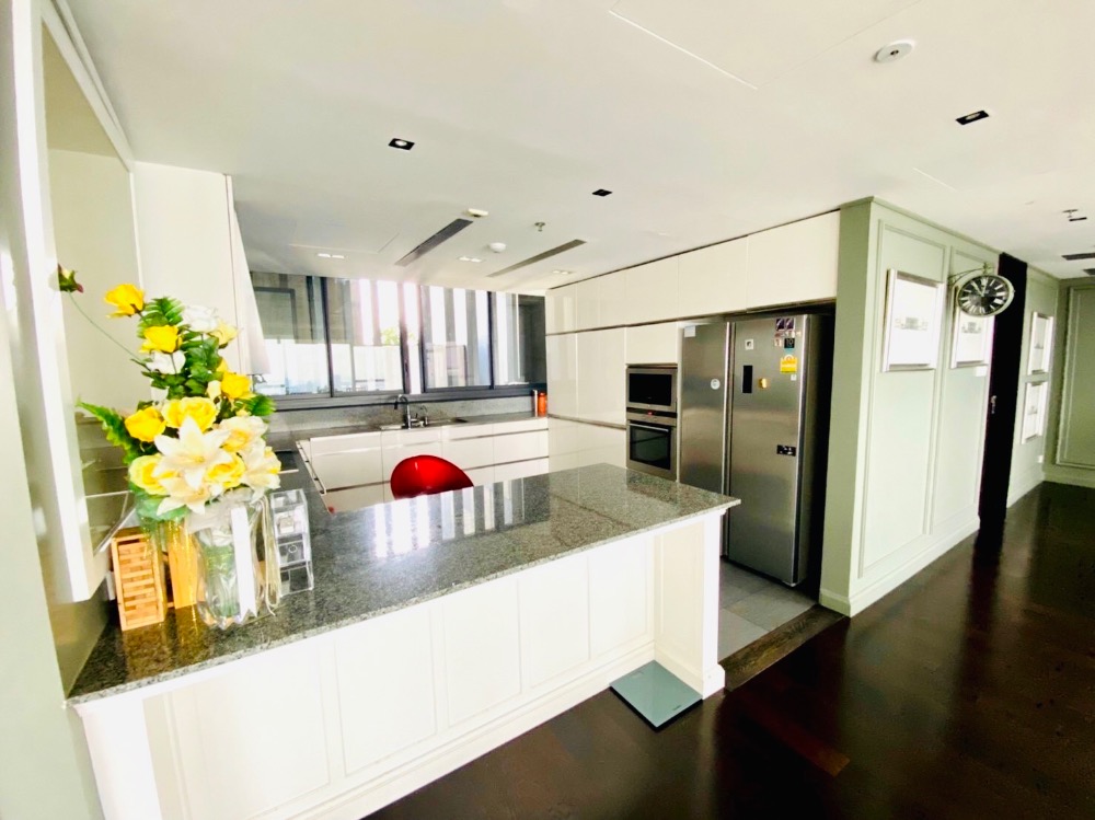 ให้เช่าคอนโดสาทร นราธิวาส : 🔥🔥 For Rent : The Met 300,000THB/Month 366sqm. 4Beds 5Baths Tel. 0959415999