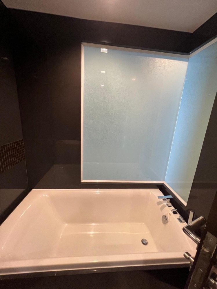 ให้เช่าคอนโดสาทร นราธิวาส : ให้เช่า 🔥Rhythm Sathorn🔥 ห้องสวย วิวดี ตกแต่งเฟอร์ครบพร้อมเครื่องใช้ไฟฟ้า 🚆ใกล้ BTS สะพานตากสิน เพียง 300 ม.