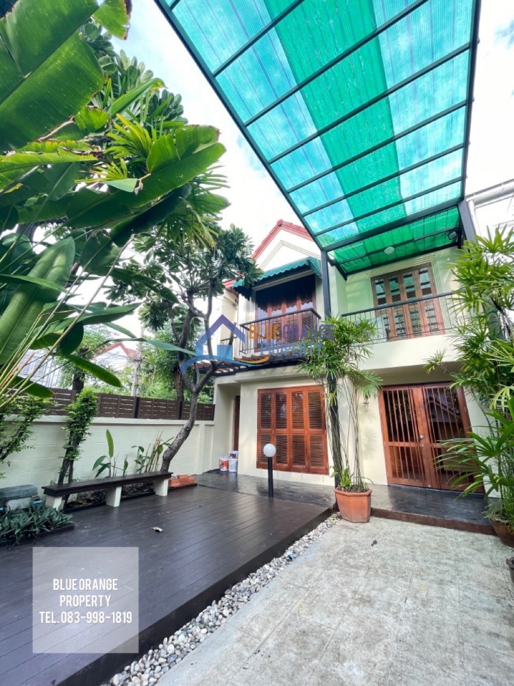 For RentTownhomeAri,Anusaowaree : 2-stories townhome for rent in Ari area. Townhome in a shady area. There is a wide terrace surrounded by a beautiful garden.