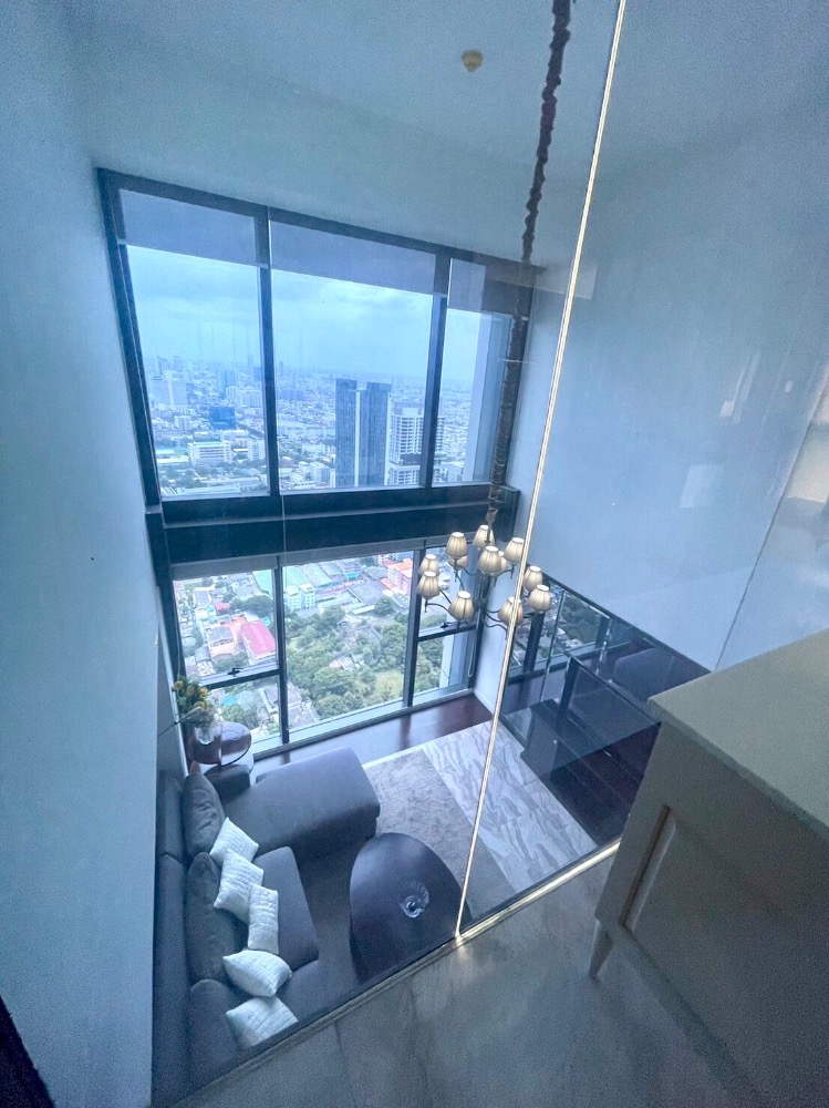 For RentCondoSathorn, Narathiwat : For rent ✨🦋 The Met Sathorn 🦋✨ Duplex 4 bedrooms, complete furniture and electrical appliances, private elevator, very good view, near BTS Chong Nonsi.🚆