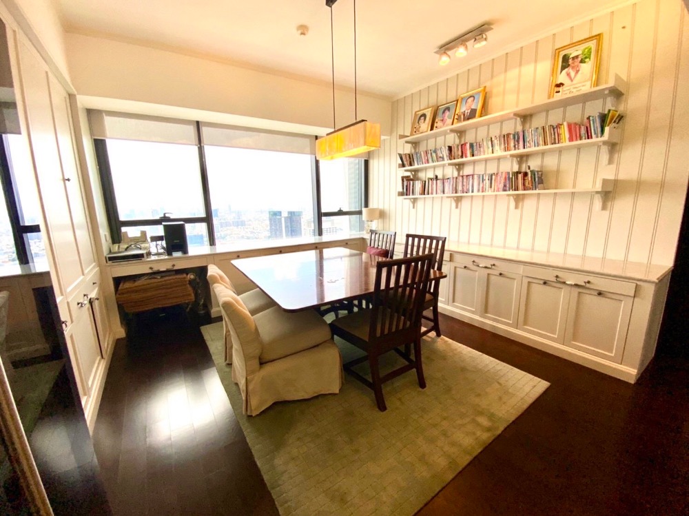 For RentCondoSathorn, Narathiwat : For rent ✨🦋 The Met Sathorn 🦋✨ Duplex 4 bedrooms, complete furniture and electrical appliances, private elevator, very good view, near BTS Chong Nonsi.🚆