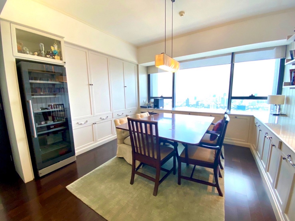 For RentCondoSathorn, Narathiwat : For rent ✨🦋 The Met Sathorn 🦋✨ Duplex 4 bedrooms, complete furniture and electrical appliances, private elevator, very good view, near BTS Chong Nonsi.🚆