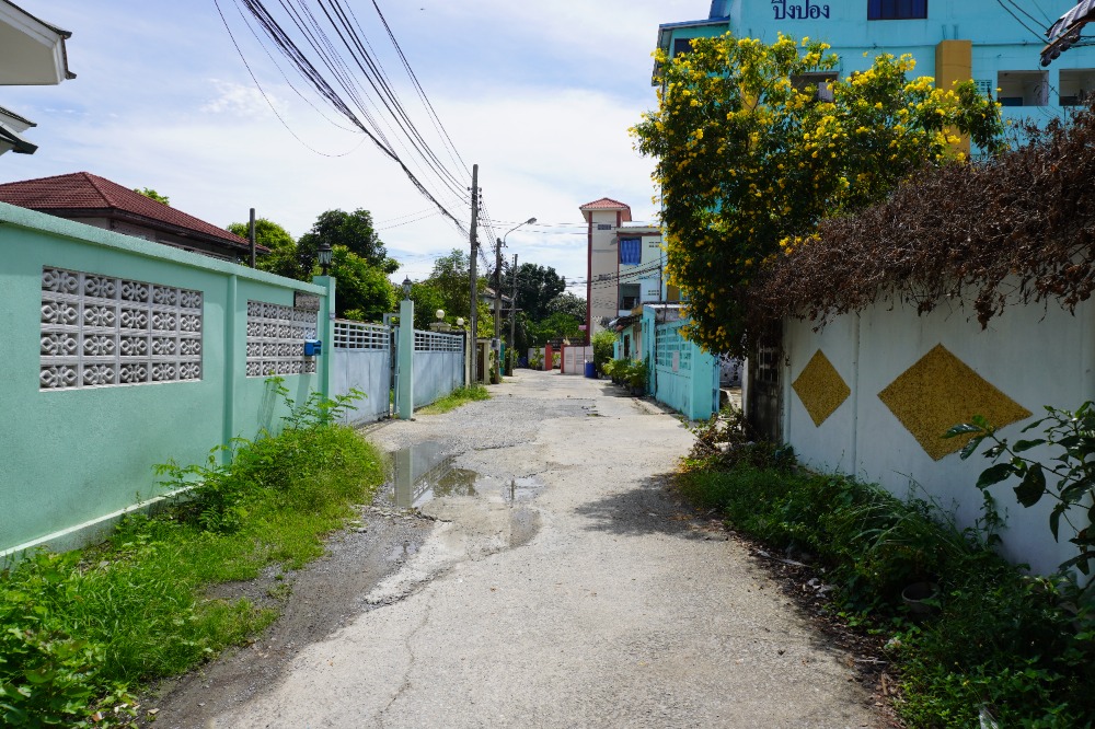 ขายที่ดินวิภาวดี ดอนเมือง หลักสี่ : ขายที่ดิน ที่ดินหน้ากว้าง สรงประภา, ดอนเมือง ขนาด: 191.5 ตารางวา เหมาะแก่การสร้างบ้านพักอาศัยหรือการลงทุน