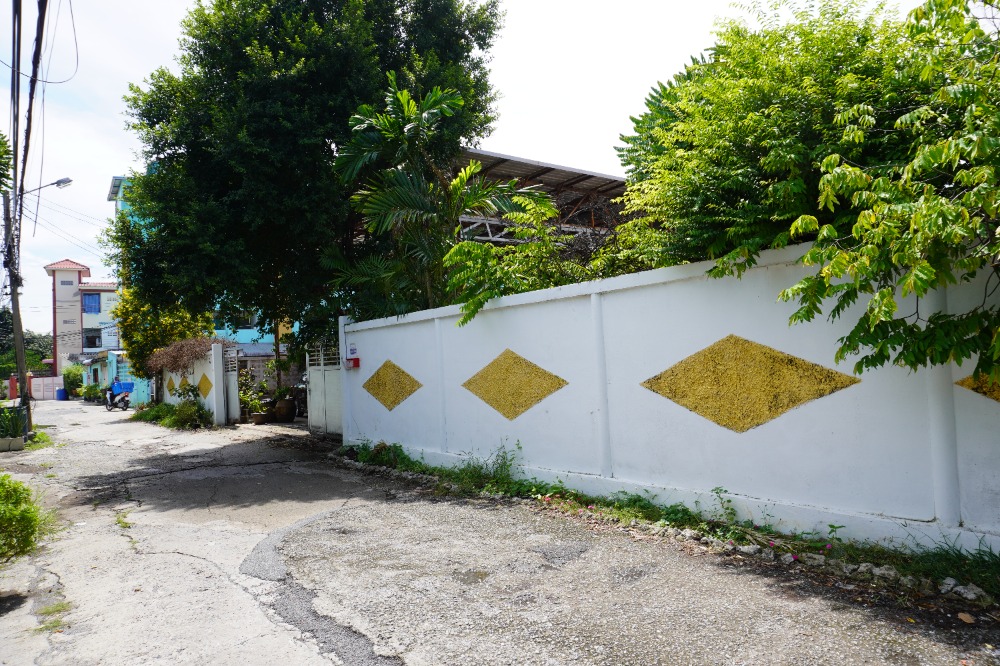 ขายที่ดินวิภาวดี ดอนเมือง หลักสี่ : ขายที่ดิน ที่ดินหน้ากว้าง สรงประภา, ดอนเมือง ขนาด: 191.5 ตารางวา เหมาะแก่การสร้างบ้านพักอาศัยหรือการลงทุน