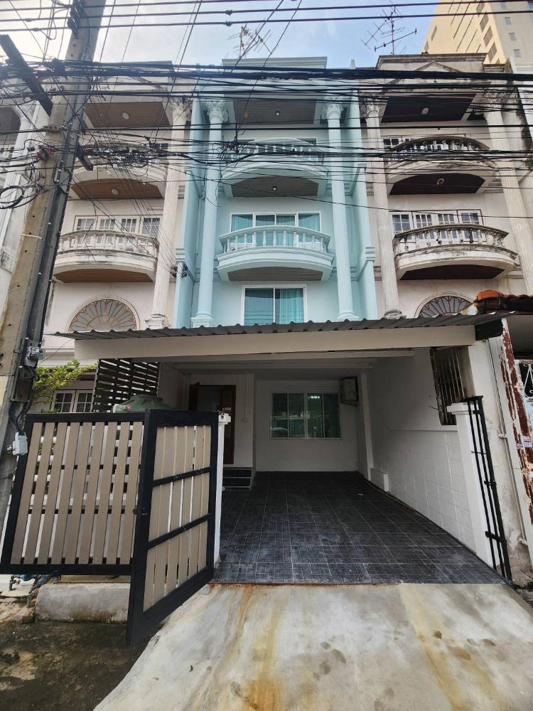 For RentTownhomeBangna, Bearing, Lasalle : Townhouse for rent, Thaworn Niwet 1, Bangna zone, near BITEC Bangna, only 5 minutes.