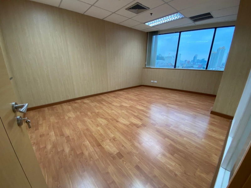 ให้เช่าสำนักงานรัชดา ห้วยขวาง : For Rent Bangkok Office Petchaburi BTS Phrom Phong MRT Petchaburi Huai Khwang BRE19822