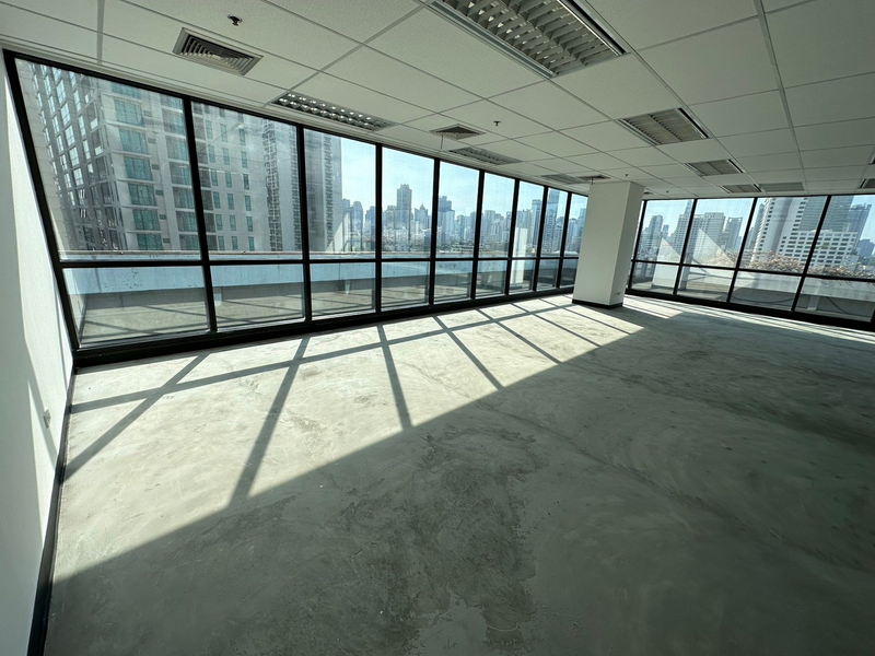 ให้เช่าสำนักงานรัชดา ห้วยขวาง : For Rent Bangkok Office Petchaburi BTS Phrom Phong MRT Petchaburi Huai Khwang BRE19824