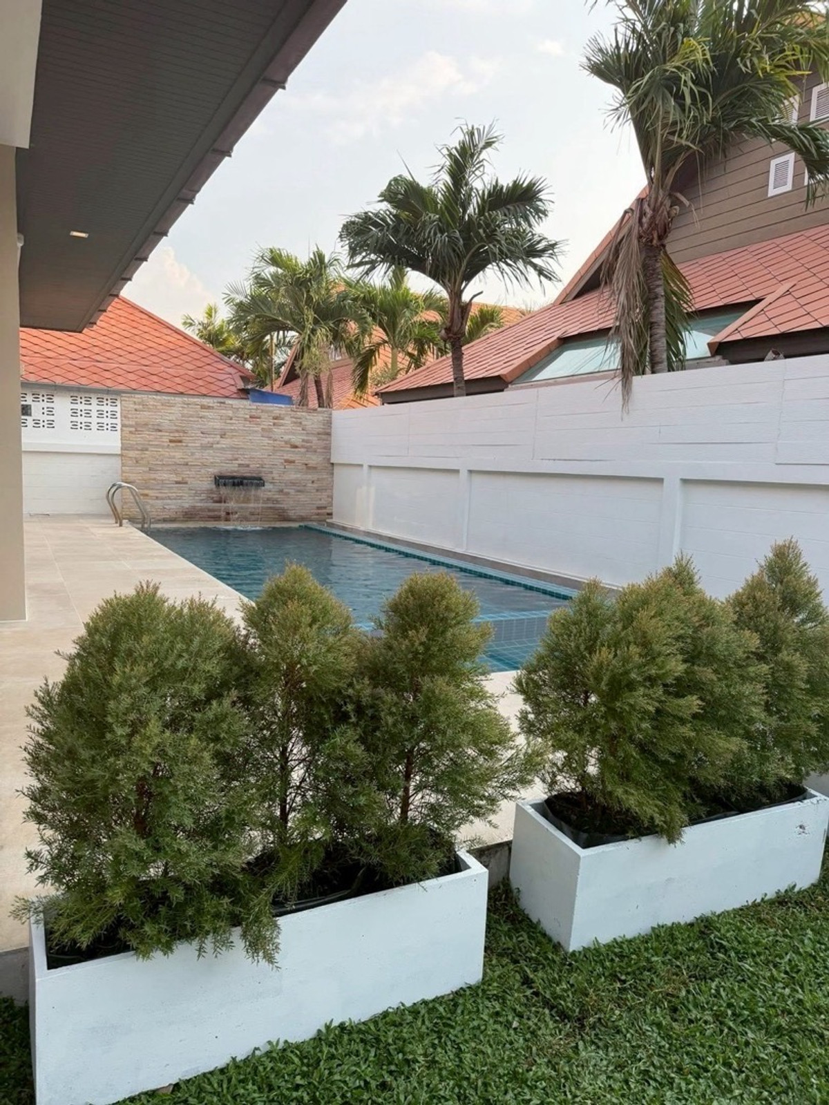 ขายบ้านพัทยา บางแสน ชลบุรี สัตหีบ : ขายขายพร้อมผู้เช่า มกราคม 2571
พูลวิลล่าพัทยา ใกล้หาดจอมเทียน | บ้านพักตากอากาศพร้อมสระว่ายน้ำส่วนตัว เหมาะลงทุนและปล่อยเช่า
