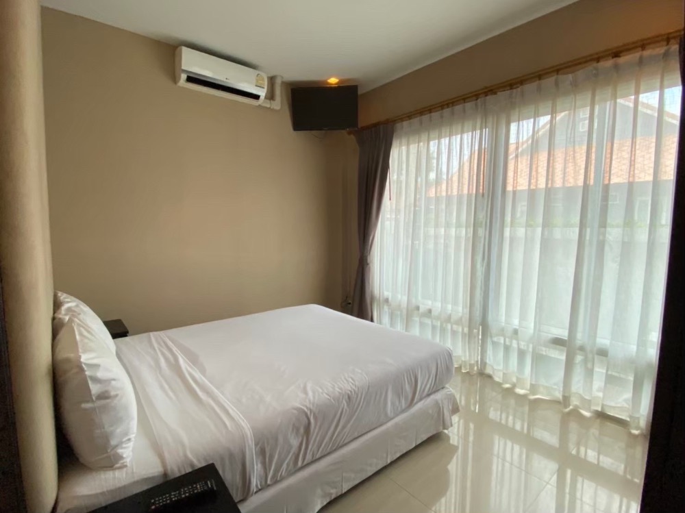 ขายบ้านพัทยา บางแสน ชลบุรี สัตหีบ : 🔎 ขายบ้านพักตากอากาศ Pool Villa พัทยา พร้อมสระว่ายน้ำส่วนตัว | ใกล้หาดจอมเทียน | ขายพร้อมผู้เช่า รายได้ 30,000/เดือน สัญญาถึง 1 ธ.ค. 2569 | เหมาะลงทุน ซื้อแล้วรับรายได้ทันที เดินทางสะดวก ทำเลท่องเที่ยวยอดนิยม