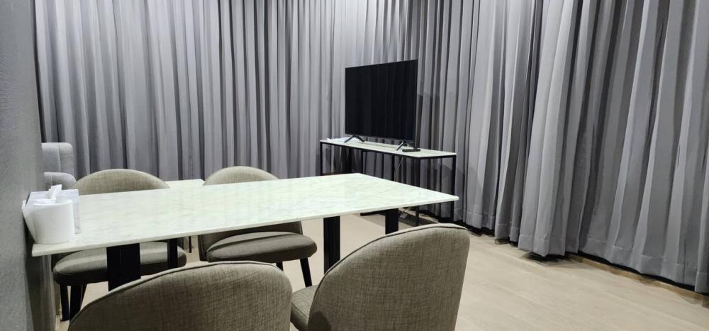 ให้เช่าคอนโดสยาม จุฬา สามย่าน : ถูกมากๆๆๆๆๆ 2 ห้องนอน1 ห้องน้ำ ขนาด 55 ตร.ม ชั้น 18 เตรียมอุดม รพ.จุฬา สวนลุม, BTSศาลาแดง, MRTสีลม, MRTสามย่าน  ที่จอดรถ Super Car, EV @ แอชตัน จุฬา