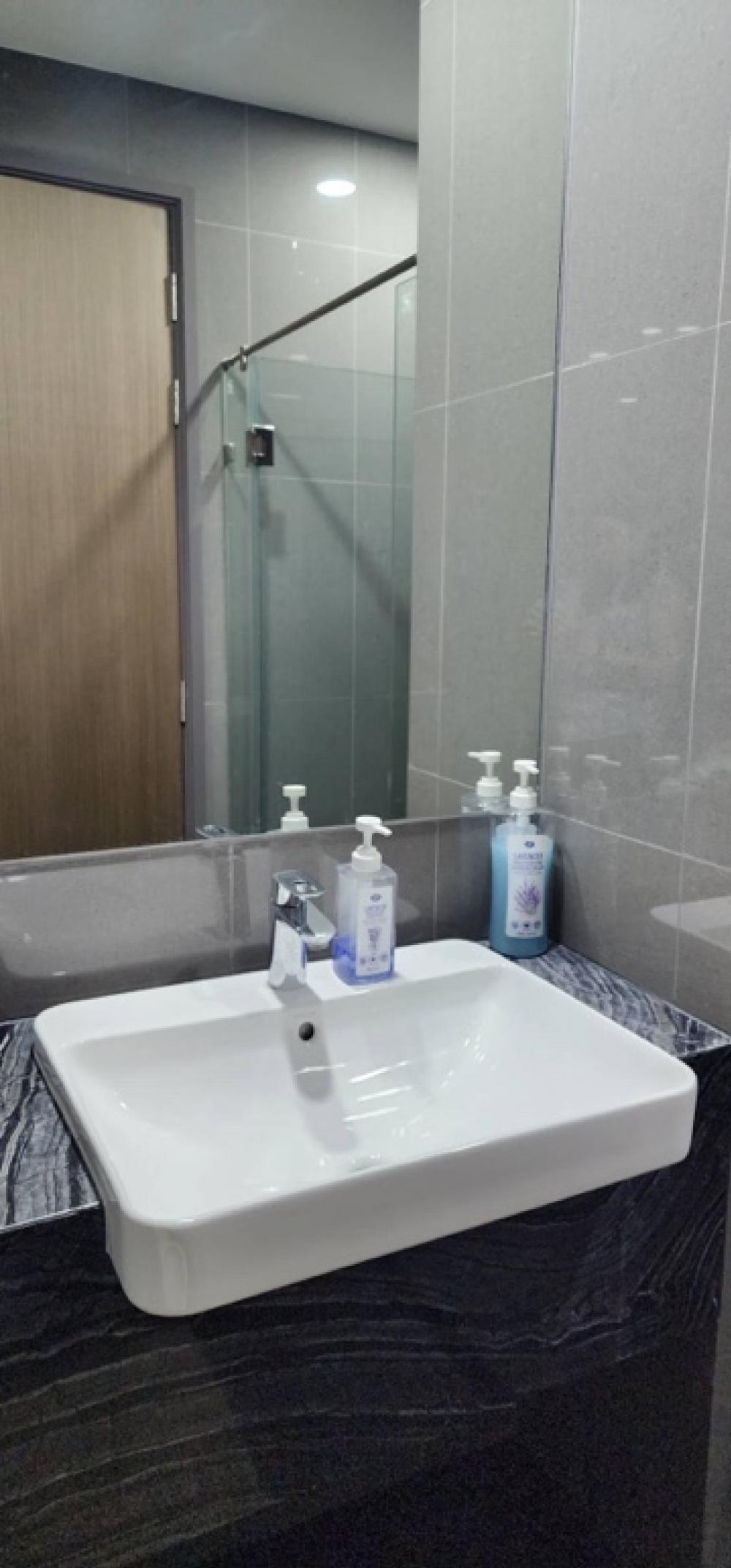 ให้เช่าคอนโดสยาม จุฬา สามย่าน : ถูกมากๆๆๆๆๆ 2 ห้องนอน1 ห้องน้ำ ขนาด 55 ตร.ม ชั้น 18 เตรียมอุดม รพ.จุฬา สวนลุม, BTSศาลาแดง, MRTสีลม, MRTสามย่าน  ที่จอดรถ Super Car, EV @ แอชตัน จุฬา