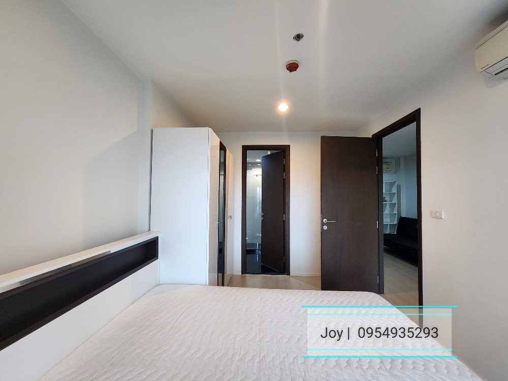 For RentCondoSathorn, Narathiwat : For rent! Condo Rhythm Sathorn Narathiwas ❤ Cheap price for rent for room size 38 sq m. (1 bedroom) and fully decorated, only 17,500 baht/month (including common fees + parking for 1 car). Call. 0954935293 (Joy) Not accepting co.