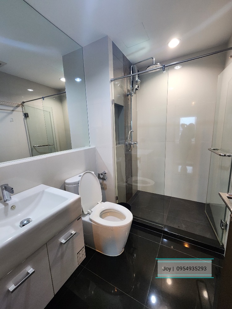 For RentCondoSathorn, Narathiwat : For rent! Condo Rhythm Sathorn Narathiwas ❤ Cheap price for rent for room size 38 sq m. (1 bedroom) and fully decorated, only 17,500 baht/month (including common fees + parking for 1 car). Call. 0954935293 (Joy) Not accepting co.