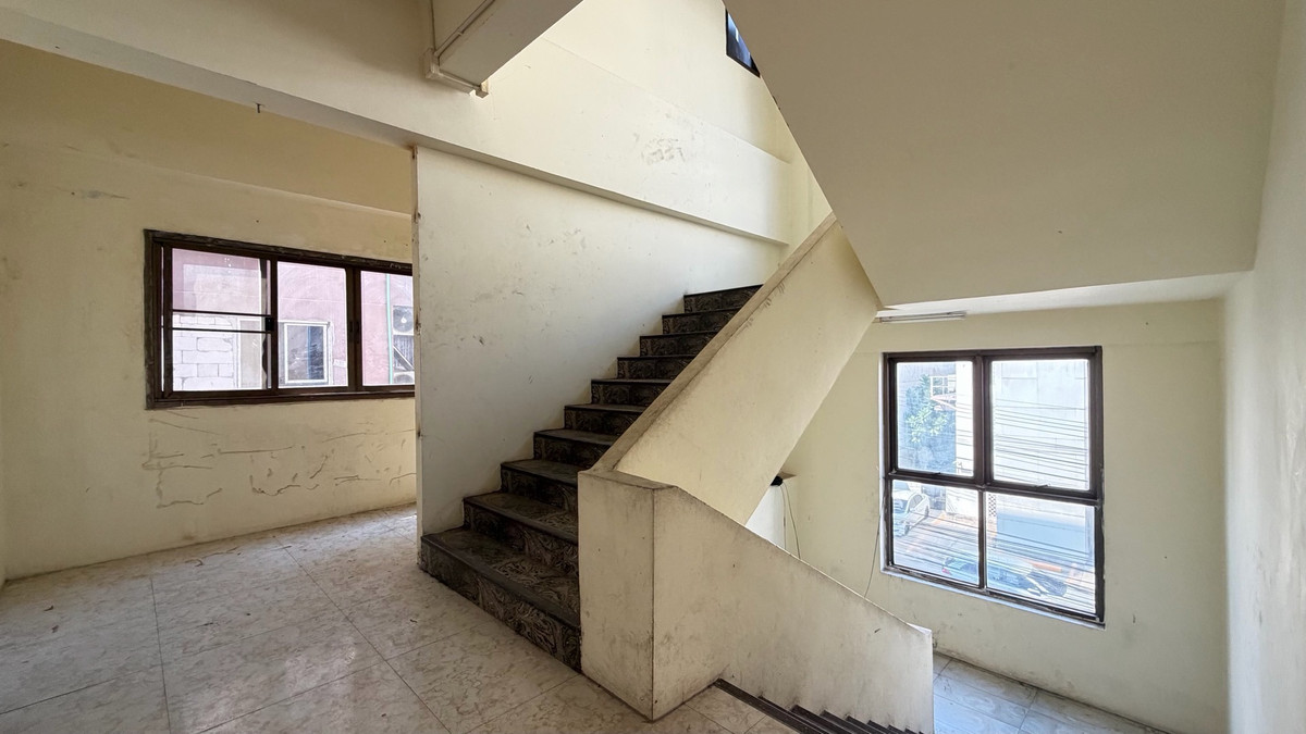 ให้เช่าโฮมออฟฟิศบางนา แบริ่ง ลาซาล : ให้เช่า โฮมออฟฟิศ ห้องมุม ชั้น 2–5 + ดาดฟ้า 📍 ซอยมิราเคิล ถนนกิ่งแก้ว 40/2 (ปากซอยมีธนาคารกรุงเทพ) 