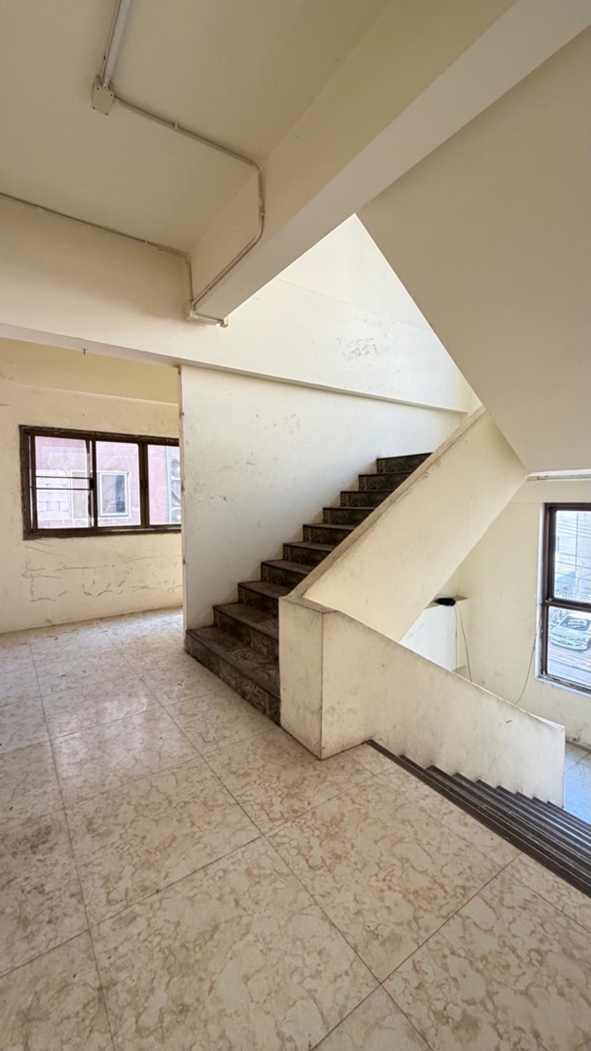 ให้เช่าโฮมออฟฟิศบางนา แบริ่ง ลาซาล : ให้เช่า โฮมออฟฟิศ ห้องมุม ชั้น 2–5 + ดาดฟ้า 📍 ซอยมิราเคิล ถนนกิ่งแก้ว 40/2 (ปากซอยมีธนาคารกรุงเทพ) 