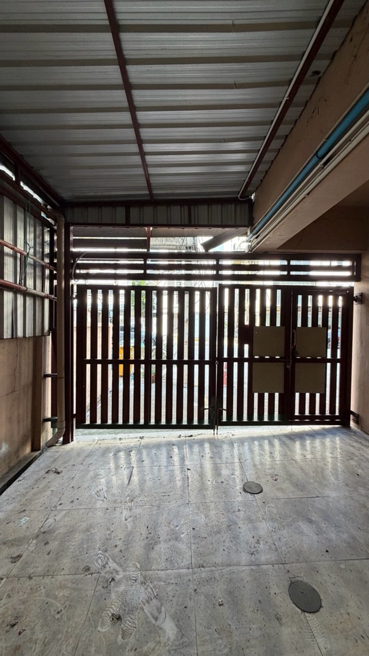 ให้เช่าโฮมออฟฟิศบางนา แบริ่ง ลาซาล : ให้เช่า โฮมออฟฟิศ ห้องมุม ชั้น 2–5 + ดาดฟ้า 📍 ซอยมิราเคิล ถนนกิ่งแก้ว 40/2 (ปากซอยมีธนาคารกรุงเทพ) 