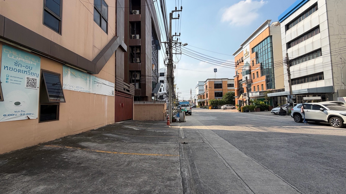 ให้เช่าโฮมออฟฟิศบางนา แบริ่ง ลาซาล : ให้เช่า โฮมออฟฟิศ ห้องมุม ชั้น 2–5 + ดาดฟ้า 📍 ซอยมิราเคิล ถนนกิ่งแก้ว 40/2 (ปากซอยมีธนาคารกรุงเทพ) 