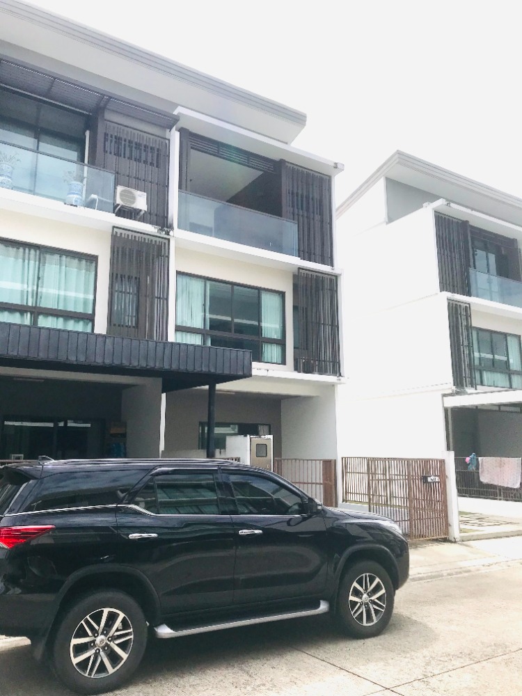 For SaleTownhomeKaset Nawamin,Ladplakao : Landmark Ekamai-Ramindra for sale: Landmark Ekamai-Ramindra 7,600,000 baht, near Ekamai-Ramindra Expressway, Chokchai School.