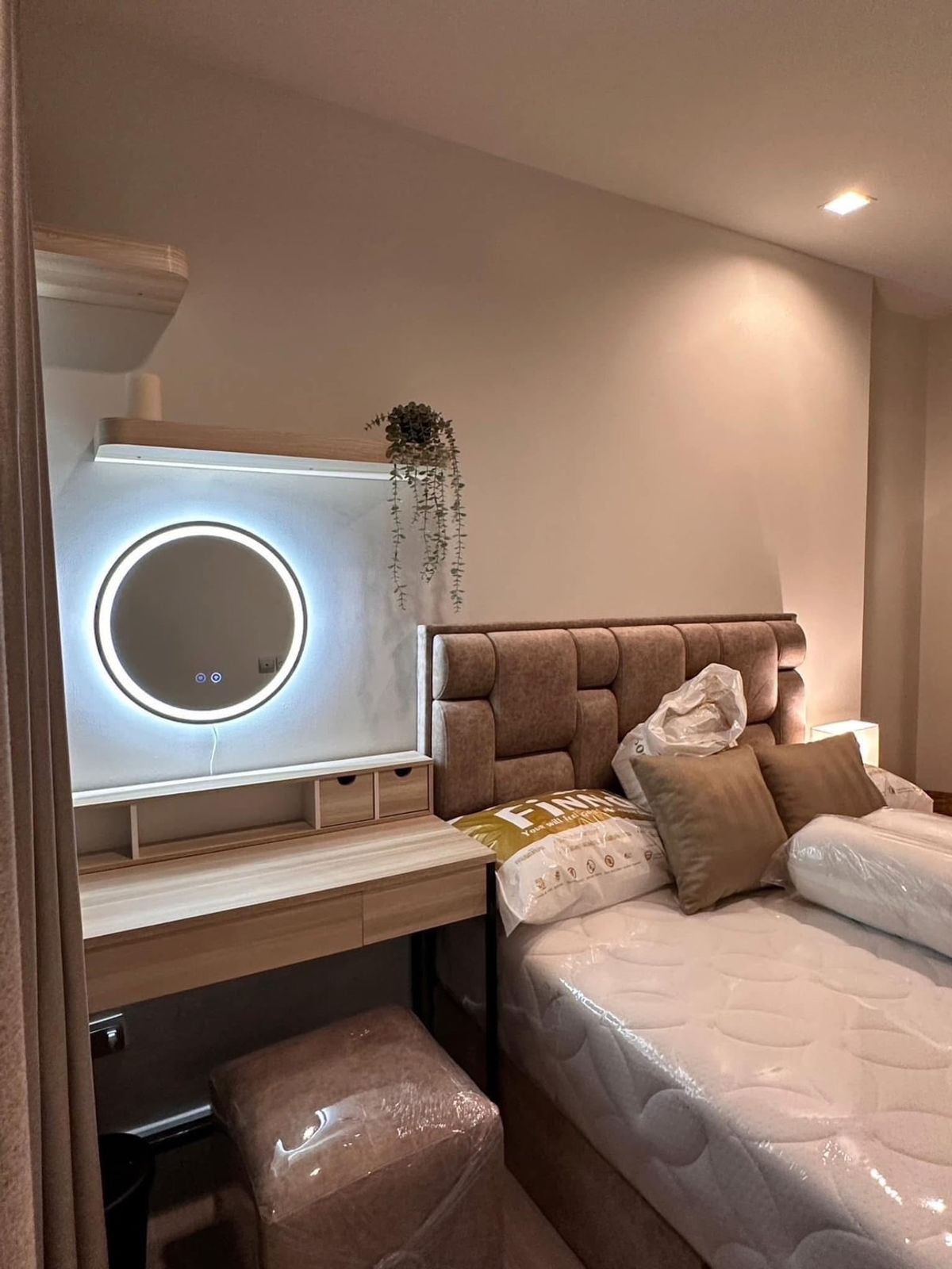 ให้เช่าคอนโดพระราม 9 เพชรบุรีตัดใหม่ RCA : [ RENT ] 📍Life asoke hype - 1 ห้องนอน 32 ตร. ห้องแต่งสวย mood ดีมาก เพียง 22,000 บ. คุ้มมาก นั่งชมวิวสวยๆ , ส่วนกลางหรู ใกล้ MRT พระราม 9 ( สนใจ โทร : 081-152-6154 )