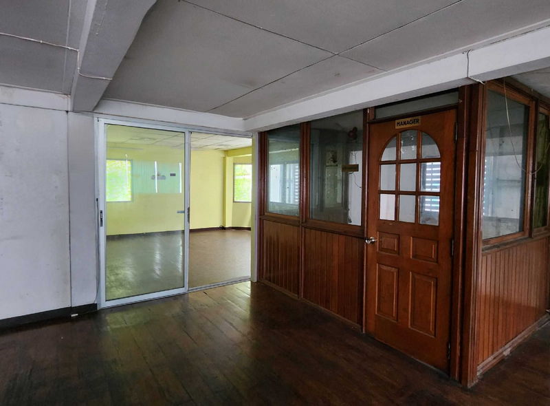 ให้เช่าร้านค้า/ตลาดนัดสีลม ศาลาแดง บางรัก : For Rent Bangkok Retail Sathorn MRT Lumpini Bang Rak BRE18982