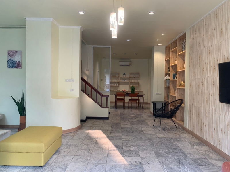 For RentHome OfficePattanakan, Srinakarin : For Rent Bangkok Home Office Srinakarin BTS On Nut Suan Luang BRE18935