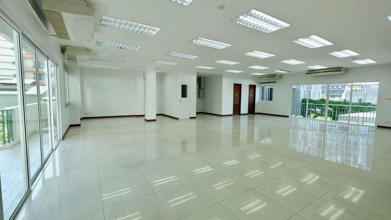 ให้เช่าสำนักงานสาทร นราธิวาส : For Rent Bangkok Office in Narathiwas BTS Chong Nonsi Sathorn BRE18684