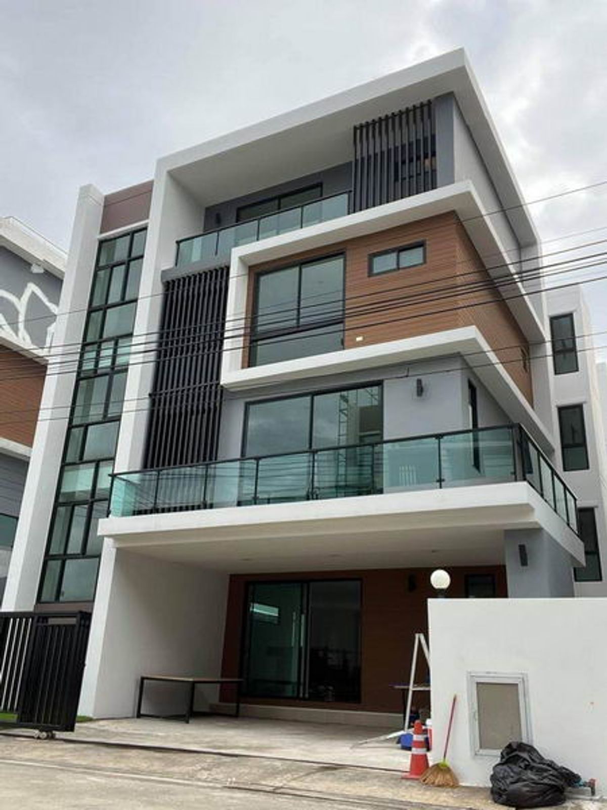 ให้เช่าโฮมออฟฟิศสมุทรปราการ สำโรง : For Rent Samut Prakan Home Office Bang Na-Trat Bang Phli BRE16756