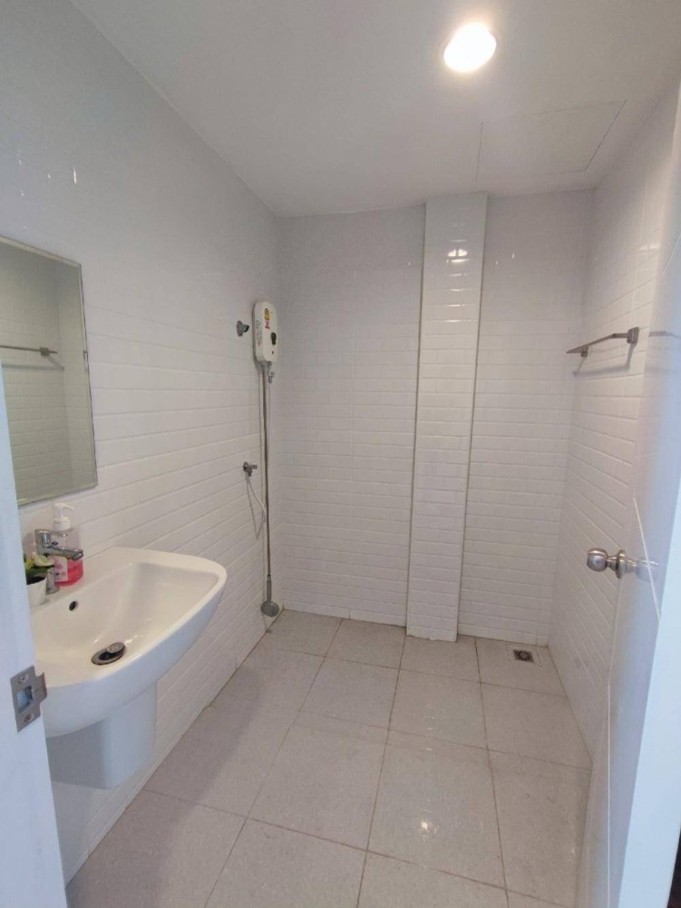 For RentTownhomePhutthamonthon, Salaya : Townhome for rent, Supachok Sai 5, Phutthamonthon Sai 5 zone, near Lotus Salaya, only 7 minutes.