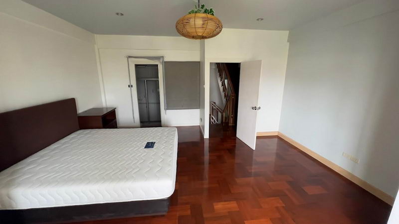 ให้เช่าทาวน์โฮมคลองเตย กล้วยน้ำไท : For Rent Bangkok Town House Sukhumvit BTS Ekkamai Watthana BRE17645