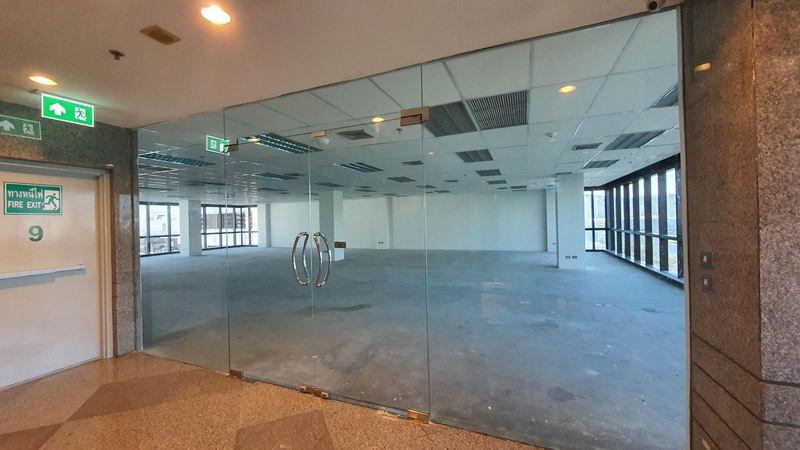 ให้เช่าสำนักงานคลองเตย กล้วยน้ำไท : For Rent Bangkok Office Sukhumvit BTS Asok MRT Sukhumvit Khlong Toei BRE17578