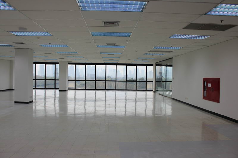 ให้เช่าสำนักงานคลองเตย กล้วยน้ำไท : For Rent Bangkok Office Sukhumvit BTS Asok MRT Sukhumvit Khlong Toei BRE17579