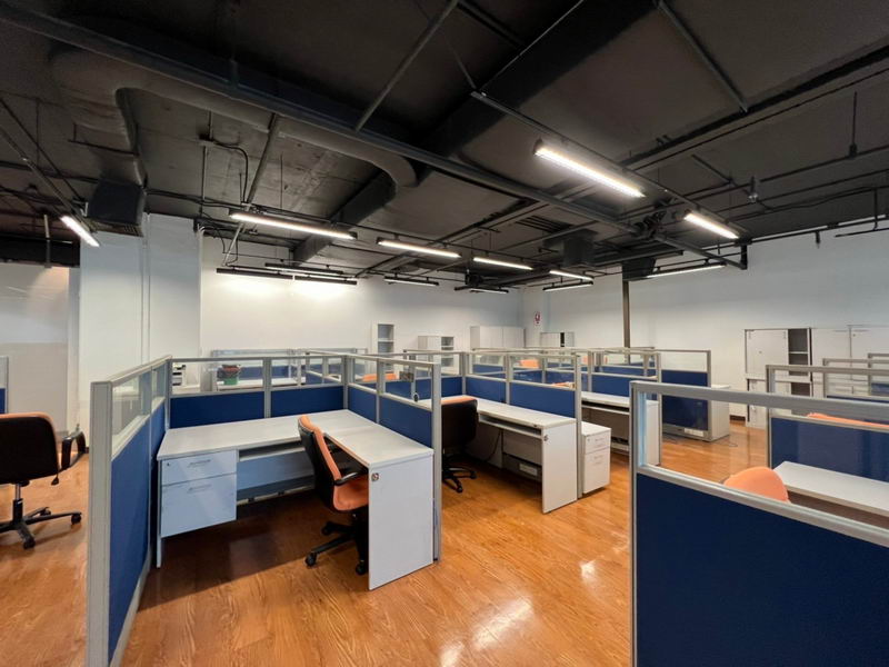 ให้เช่าสำนักงานรัชดา ห้วยขวาง : For Rent Bangkok Office New Petchaburi BTS Ekkamai Huai Khwang BRE17376