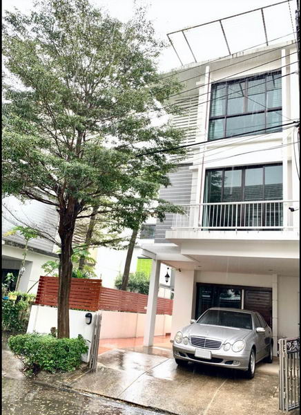 ขายทาวน์โฮมอ่อนนุช อุดมสุข : For Sale Bangkok Town House Sukhumvit 77 BTS On Nut Watthana BRE16845