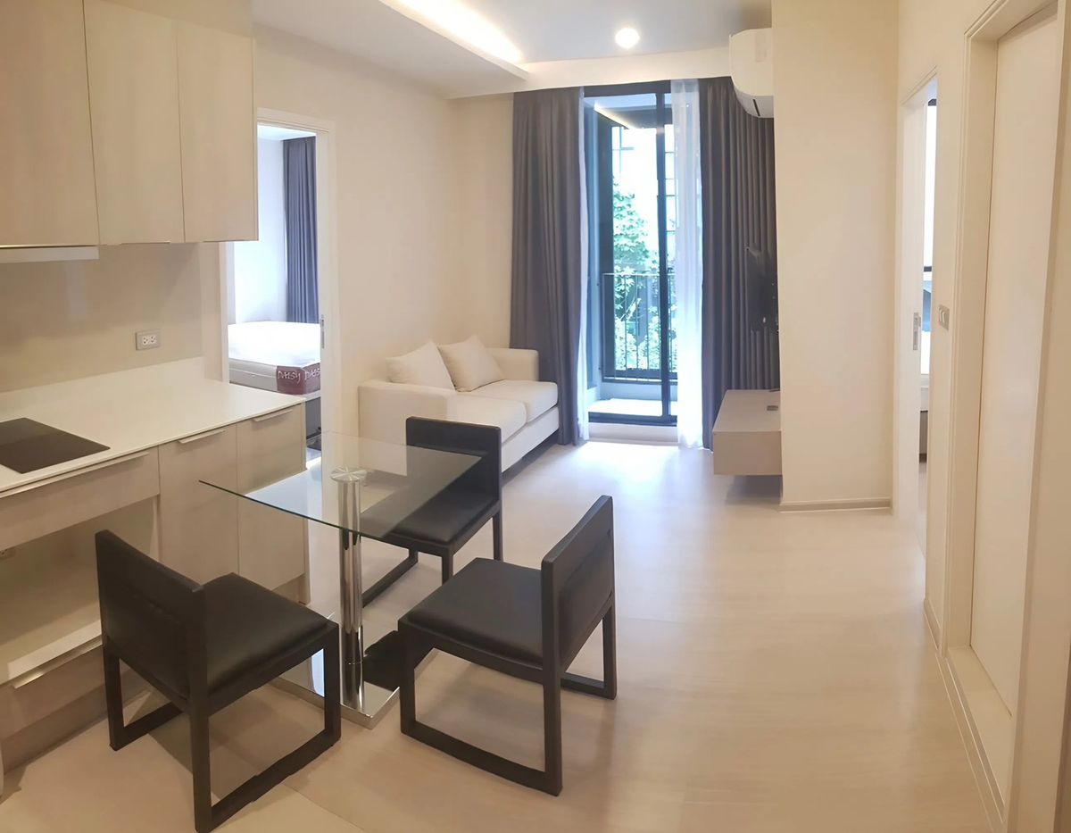 ให้เช่าคอนโดสุขุมวิท อโศก ทองหล่อ : ★ Vtara Sukhumvit 36★ 52 ตรม.,ชั้น 3 (2 ห้องนอน), ★ใกล้ BTS ทองหล่อ ★วิวสวยมาก,★ สิ่งอำนวยความสะดวกมากมาย★ เครื่องใช้ไฟฟ้าครบครัน★