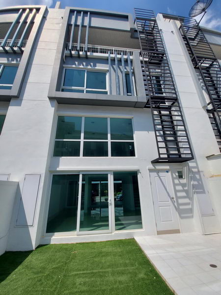 For SaleTownhomeChokchai 4, Ladprao 71, Ladprao 48, : For Sale Bangkok Town House SPACE Townhome Lat Phrao 80 MRT Lat Phrao Wang Thonglang BRE14722