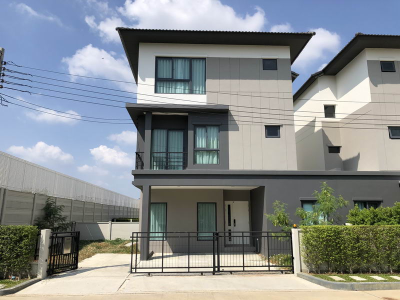 For RentTownhomeLadkrabang, Suwannaphum Airport : For Rent Bangkok House Baan Klang Muang The Edition Rama 9 - Pattanakarn Prawet BRE14615