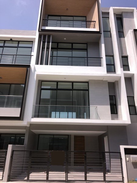 For RentTownhomePattanakan, Srinakarin : For Sale and Rent Bangkok Town House Nirvana Define Srinakarin-Rama 9 Saphan Sung BRE13010