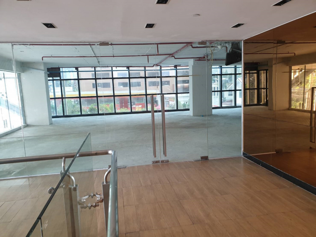 ให้เช่าร้านค้า/ตลาดนัดสุขุมวิท อโศก ทองหล่อ : For Rent Retail Sukhumvit 63 BTS Ekkamai Watthana BRE8890