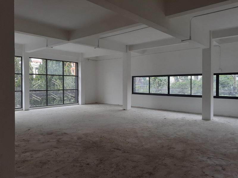 ให้เช่าสำนักงานคลองเตย กล้วยน้ำไท : For Rent Office Sukhumvit 71 BTS Phra Khanong Watthana BRE4236