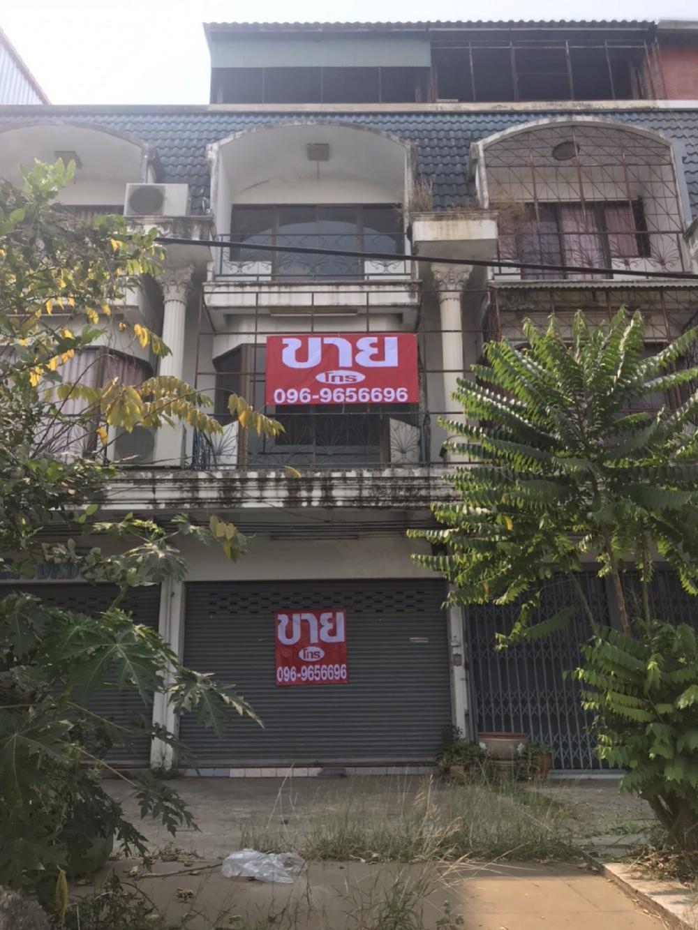 For SaleShop HouseBuri Ram : 4-story building for sale, next to the main road, way to Surin.