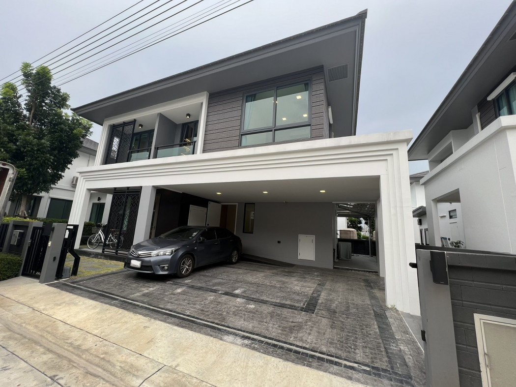 ขายบ้านบางนา แบริ่ง ลาซาล : ขายบ้านหรู Grand Britania Bangna Km.12 เนื้อที่ 65.1 ตร.ว. 4 ห้องนอน 5 ห้องน้ำ พื้นที่ใช้สอย 255 ตร.ม. ตกแต่งครบ ใกล้สิ่งอำนวยความสะดวก