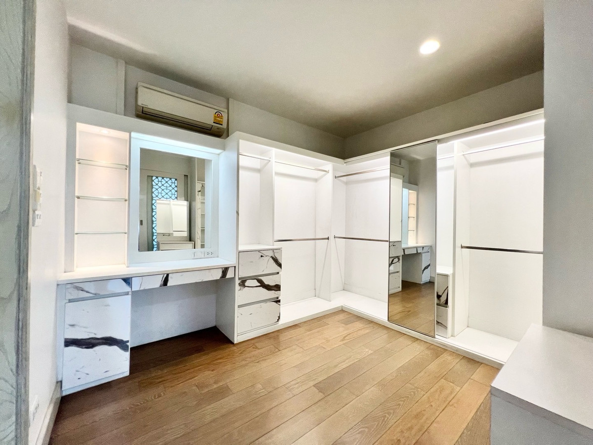 For RentHouseSapankwai,Jatujak : Single house for rent, I-NINE Phahon Yothin, near BTS Saphan Khwai 1 km, fully furnished.